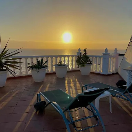 1st Line Sea View & Rooftop - Arena Apartment